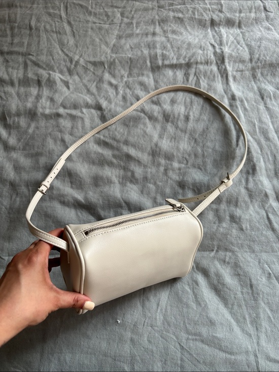 Handbags - Minimal Leather Crossbody Bag in Cream